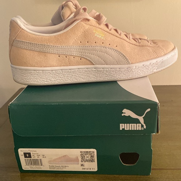Puma  Suede Classic XXI sneakerin a light pink/peach color. - Picture 13 of 13